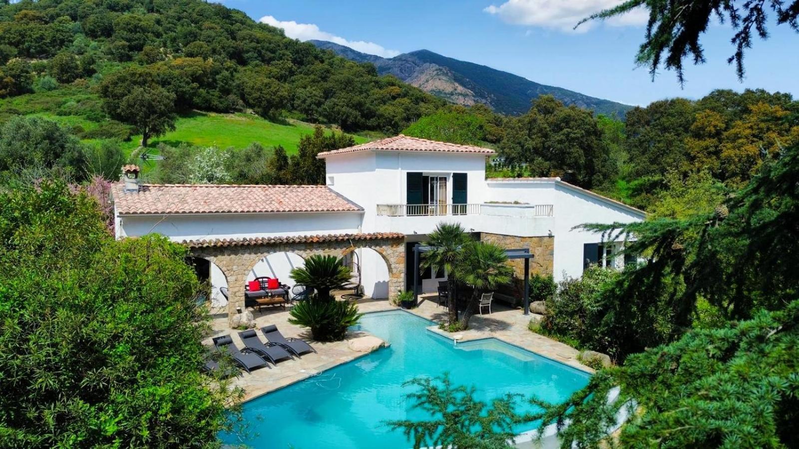 A Casa Di Ficu A 14kms D'ajaccio Et Des Plages Avec Piscine Jacuzzi Petanque Sans Vis A Vis *